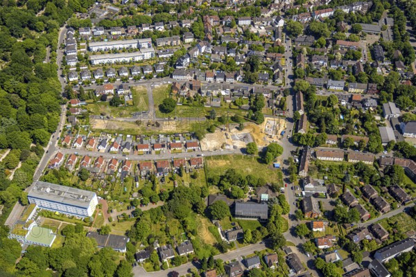 Aerial view, residential area Bruder-Konrad-Weg (Görtzhof) terraced house housing estate and construction site with new building, Erle, Gelsenkirchen, Ruhr area, North Rhine-Westphalia, Germany