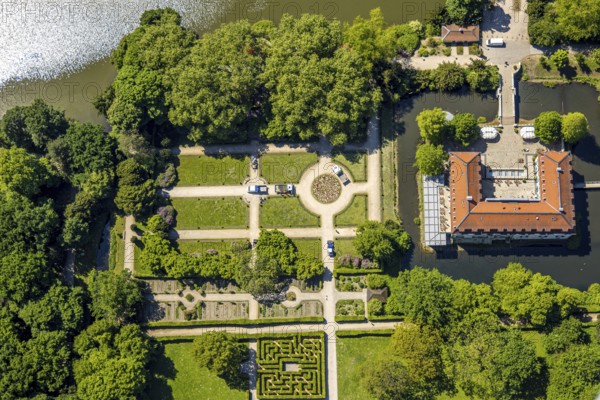 Aerial view, Schloss Berge with castle park, moated castle and hotel, Erle, Gelsenkirchen, Ruhr area, North Rhine-Westphalia, Germany