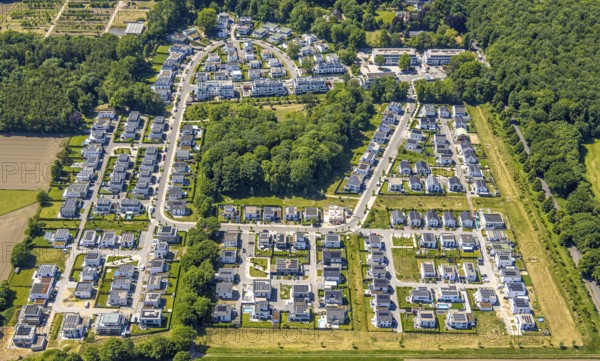 Aerial view, new development area Am Buerschen Waldbogen, Zur Marienkapelle, semi-circular housing estate, Resse, Gelsenkirchen, Ruhr area, North Rhine-Westphalia, Germany