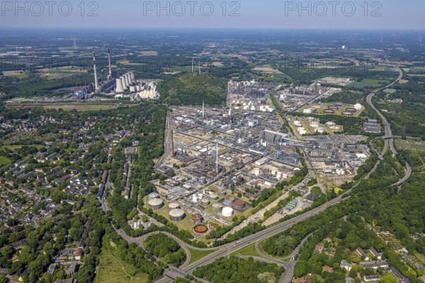 Aerial view, Scholven power plant and new combined cycle gas and steam turbine power plant, Ruhr Öl Raffinerie Scholven, wind farm Halde Oberscholven, Scholven, Gelsenkirchen, Ruhr area, North Rhine-Westphalia, Germany