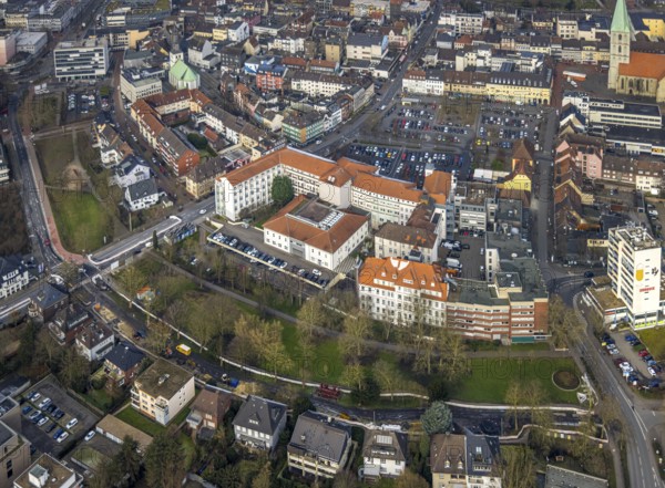 Aerial view, Johanniter-Kliniken Hamm general hospital and Südring car park, at the back Santa-Monica-Platz car park Königstraße with residential and commercial buildings, centre, Hamm, Ruhr area, North Rhine-Westphalia, Germany