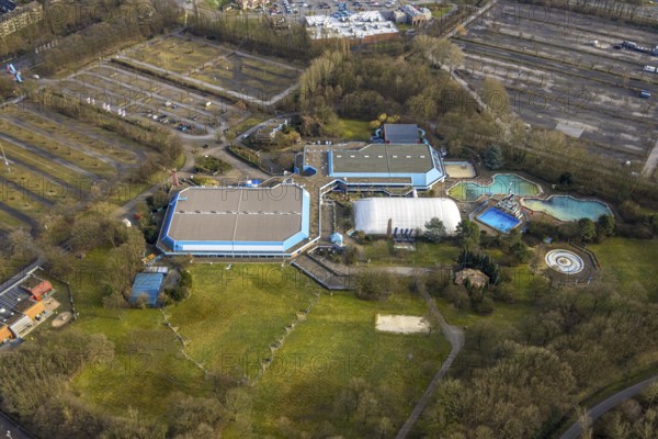 Aerial view, Emscher-Lippe-Halle and Sport-Paradies leisure pool with air dome at Berger Feld and next to the Bundesliga stadium Veltins-Arena of FC Schalke 04, also Arena AufSchalke football stadium, Erle, Gelsenkirchen, Ruhr area, North Rhine-Westphalia, Germany