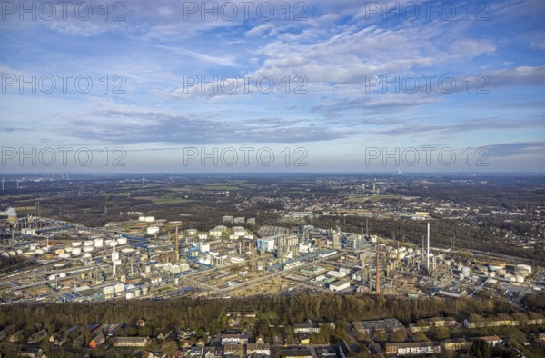 Aerial view, Chemiewerk Ruhr Öl GmbH - BP Gelsenkirchen, distant view and blue sky with clouds, Scholven, Gelsenkirchen, Ruhr area, North Rhine-Westphalia, Germany