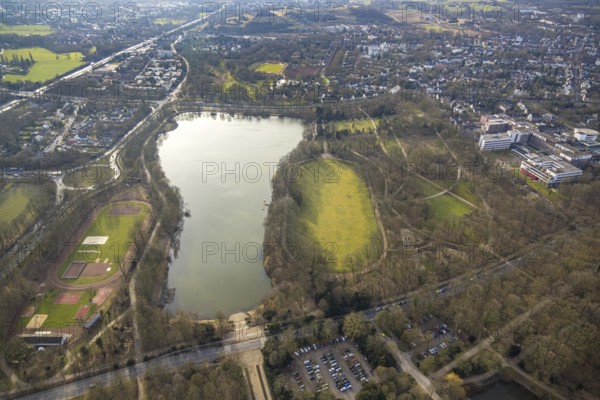 Aerial view, Berger See and Open Door Sports Centre, Berger Park, on the right Knappschaft Kliniken Gelsenkirchen-Buer and Kinderklinik Buer gGmbH, Rehabilitation Clinic at Berger See, Buer, Gelsenkirchen, Ruhr Area, North Rhine-Westphalia, Germany