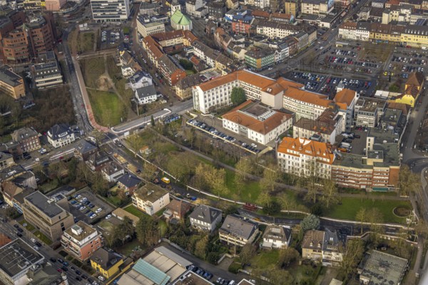 Aerial view, Johanniter-Kliniken Hamm general hospital and Südring car park, at the back Santa-Monica-Platz car park Königstraße with residential and commercial buildings, centre, Hamm, Ruhr area, North Rhine-Westphalia, Germany