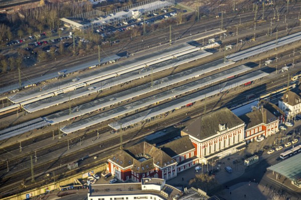 Aerial view, Hamm (Westf) main station, platforms and tracks with station building DB Reisezentrum Hamm, centre, Hamm, Ruhr area, North Rhine-Westphalia, Germany