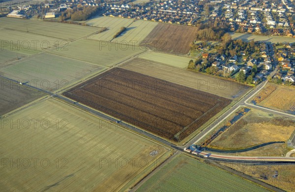 Aerial view, Südfeldweg connection to Westtünnen railway station, meadows and fields with rectangular pattern, possible building area Dierhagenweg, Rhynern district, Hamm, Ruhr area, North Rhine-Westphalia, Germany