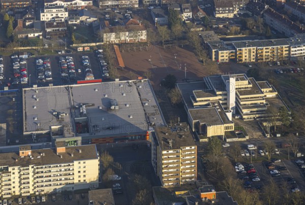 Aerial view, Höveler Markt market square and terraced town hall citizens' office, on the left the Rathaus-Center shopping centre, residential area with high-rise buildings, Bockum-Hövel, Hamm, Ruhr area, North Rhine-Westphalia, Germany