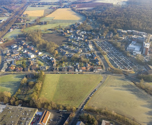 Aerial view, planned potential building areas between Vogelstraße, Ennigerweg and Ahlener Straße, cars parked on the roadside, St. Barbara-Klinik Hamm-Heessen and car parks, Heessen district, Hamm, Ruhr area, North Rhine-Westphalia, Germany