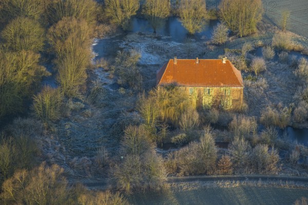 Aerial view, Haus Hohenover, historical landmark with plant growth on the house wall and red roof tiles, castle and manor on the river Ahse wetland between Norddinker and Süddinker, Uentrop, Hamm, Ruhr area, North Rhine-Westphalia, Germany