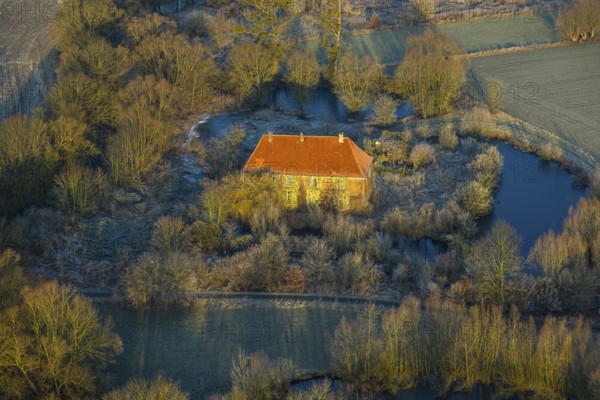 Aerial view, Haus Hohenover, historical landmark with plant growth on the house wall and red roof tiles, castle and manor on the river Ahse wetland between Norddinker and Süddinker, Uentrop, Hamm, Ruhr area, North Rhine-Westphalia, Germany