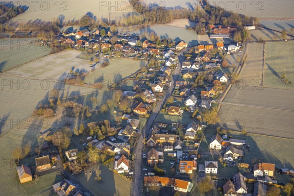 Aerial view, residential area, view of the district of Illingen surrounded by meadows and fields, Illingen, city limits of Hamm, Welver, Ruhr area, North Rhine-Westphalia, Germany