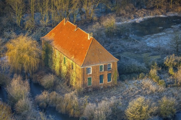 Aerial view, Haus Hohenover, historical landmark with plant growth on the house wall and red roof tiles, castle and manor on the river Ahse wetland between Norddinker and Süddinker, Uentrop, Hamm, Ruhr area, North Rhine-Westphalia, Germany