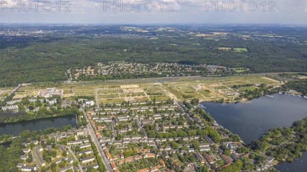 Aerial view, construction site of former marshalling yard Wedau for new Duisburg residential quarter at the Sechs-Seen-Platte, railway workers' housing estate Wedau and residential area district Bissingheim, Wedau, Duisburg, Ruhr area, North Rhine-Westphalia, Germany, railway area, construction work, construction area, construction site, building plots, construction, construction project, construction site, DE, Europe, large construction site, property tax, real estate, aerial view, aerial photography, aerial photography, new construction, overview, bird's-eye view, housing estate, housing and living, residential area, residential quality, residential neighbourhood, housing estate, residential district, birds-eyes view, overview
