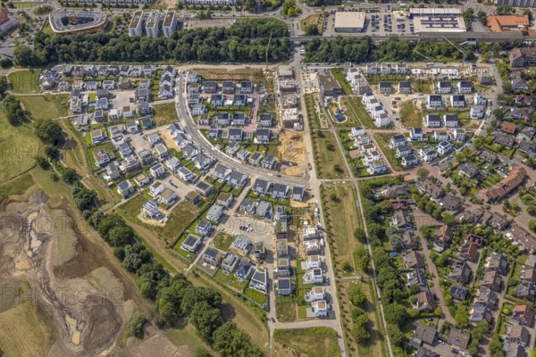 Aerial view, Duisburg-Süd, residential area Angerbogen, Am Alten Angerbach, semi-circular new housing estate, commercial area Xella International GmbH and Edeka E-Center Angerbogen, roofed railway station Angerbogen, behind the Rahmer See, Huckingen, Duisburg, Ruhr area, North Rhine-Westphalia, Germany, Ruh