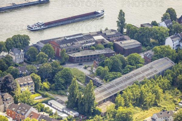 Aerial view, inland navigation on the Rhine at the Schiffersteig, abandoned former factory Schmitz Söhne Maschinenbau, Alt-Homberg, Duisburg, Ruhr area, North Rhine-Westphalia, Germany, DE, Europe, aerial view, aerial photography, aerial photography, overview, bird's-eye view, overview