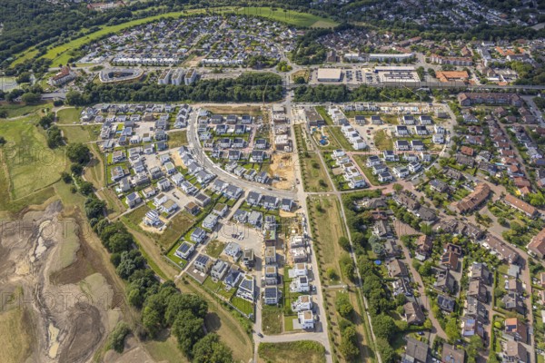 Aerial view, Duisburg-Süd, residential area Angerbogen, Am Alten Angerbach, semi-circular new housing estate, commercial area Xella International GmbH and Edeka E-Center Angerbogen, roofed railway station Angerbogen, behind the Rahmer See, Huckingen, Duisburg, Ruhr area, North Rhine-Westphalia, Germany, Ruh