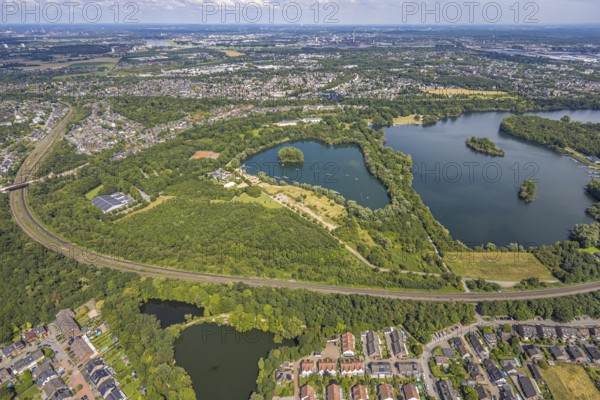 Aerial view, Toeppersee and Tegge with water ski facility and leisure facility, surrounded by housing estates and railway tracks, Rumeln-Kaldenhausen, Duisburg, Ruhr area, North Rhine-Westphalia, Germany, DE, Europe, leisure facility, tracks, aerial view, aerial photography, aerial photography, lake, overview, bird's eye view, birds-eyes view, green lung, overview