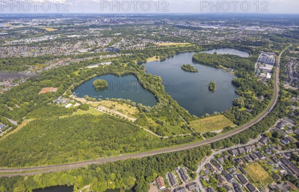 Aerial view, Toeppersee and Tegge with water ski facility and leisure facility, surrounded by housing estates and railway tracks, Rumeln-Kaldenhausen, Duisburg, Ruhr area, North Rhine-Westphalia, Germany, DE, Europe, leisure facility, tracks, aerial view, aerial photography, aerial photography, lake, overview, bird's eye view, birds-eyes view, green lung, overview