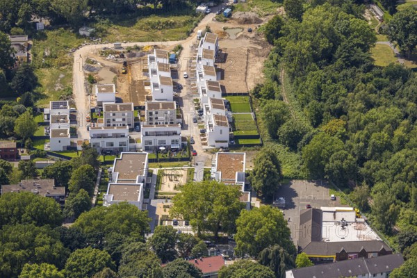 Aerial view, new housing estate single-family houses, An der Zechenbahn and Zur Alten Ziegelei, Alt-Homberg, Duisburg, Ruhr area, North Rhine-Westphalia, Germany, construction work, construction area, building site, building plots, construction project, construction site, DE, Europe, property tax, real estate, aerial view, aerial photography, aerial photography, new construction, overview, bird's-eye view, residential complex, living and living, residential area, quality of life, residential area, residential estate, residential district, birds-eyes view, overview