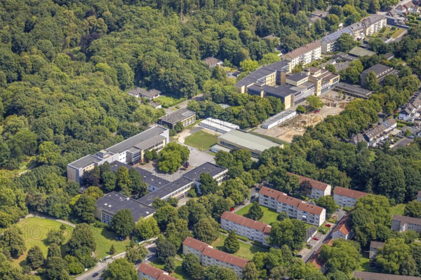 Aerial view, Europaschule Krupp Gymnasium and Rudolf-Römer-Sternwarte, Heinrich-Heine-Gesamtschule and construction site, sports halls, Bergheim, Duisburg, Ruhr area, North Rhine-Westphalia, Germany, education, educational institution, DE, Europe, comprehensive school, grammar school, teaching institute, aerial photograph, aerial photography, aerial photography, school, overview, bird's-eye view, birds-eyes view, overview