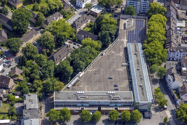 Aerial view, Marktforum shopping centre, rooftop parking, Hochemmerich, Duisburg, Ruhr area, North Rhine-Westphalia, Germany, DE, shopping centre, shopping markets, shopping plaza, shopping mall, Europe, aerial view, aerial photography, aerial photography, local supply centre, shopping centre, overview, bird's eye view, birds-eyes view, overview