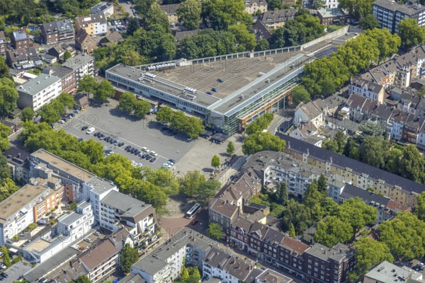 Aerial view, Marktforum shopping centre and Hochemmerich market, parking spaces on the roof, Hochemmerich, Duisburg, Ruhr area, North Rhine-Westphalia, Germany, DE, shopping centre, shopping markets, shopping square, shopping centre, Europe, aerial view, aerial photography, aerial photography, local supply centre, shopping centre, overview, bird's-eye view, overview