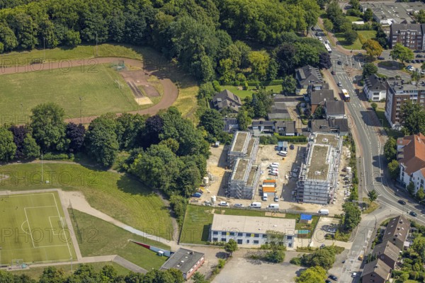 Aerial view, construction site on a former sports facility, residential area new construction and multi-family houses, In den Peschen, Bergheim, Duisburg, Ruhr area, North Rhine-Westphalia, Germany, construction work, construction area, construction site, building plots, construction project, construction site, DE, Europe, property tax, real estate, aerial view, aerial photography, aerial photography, new construction, overview, bird's eye view, residential complex, living and living, residential area, residential quality, residential area, residential estate, residential district, birds-eyes view, overview