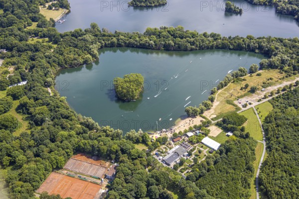 Aerial view, Toeppersee and Tegge with water ski facility and leisure centre, Rumeln-Kaldenhausen, Duisburg, Ruhr area, North Rhine-Westphalia, Germany, DE, Europe, leisure centre, tracks, aerial view, aerial photography, aerial photography, lake, overview, bird's-eye view, green lung, overview