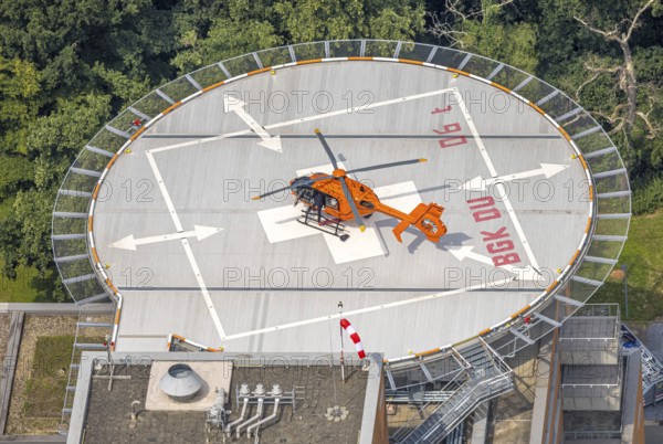 Aerial view, helipad and rescue helicopter at BG Klinikum Duisburg, BMI air rescue station, Buchholz, Duisburg, Ruhr area, North Rhine-Westphalia, Germany