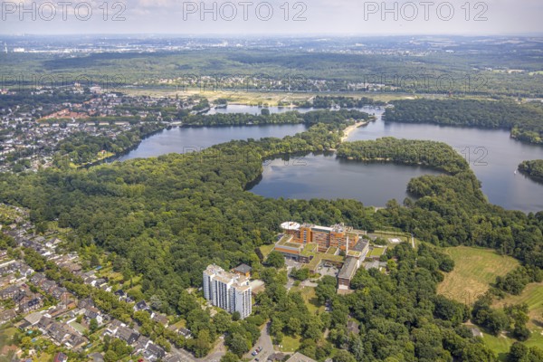 Aerial view, BG Klinikum Duisburg, BMI air rescue station, helipad and rescue helicopter, at the Sechs-Seen-Platte, Buchholz, Duisburg, Ruhr area, North Rhine-Westphalia, Germany