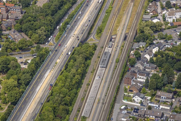 Aerial view, S-Bahn station platform Duisburg-Buchholz Südstraße and motorway A59 with green strip in between, Buchholz, Duisburg, Ruhr area, North Rhine-Westphalia, Germany