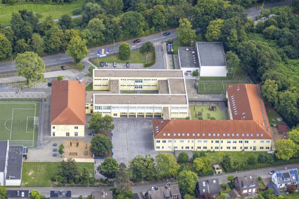 Aerial view, St. George's - The British International School Düsseldorf Rhein-Ruhr with football pitch, Ungelsheim, Duisburg, Ruhr area, North Rhine-Westphalia, Germany
