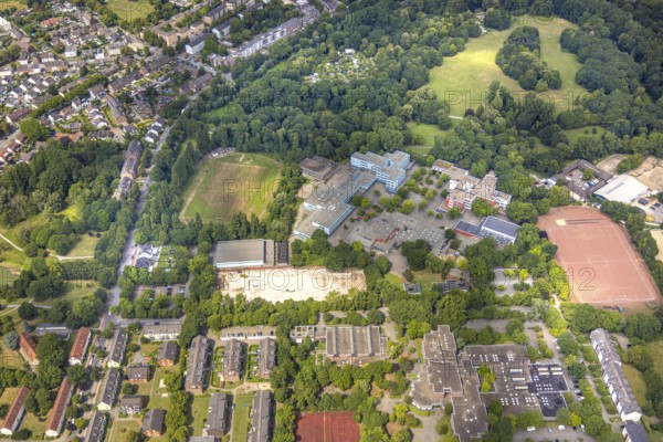 Aerial view, Duisburg South School Centre, Am Ziegelkamp wasteland, SV OG Duisburg Wanheim sports ground, TuSpo Huckingen cinder pitch, Huckingen, Duisburg, Ruhr area, North Rhine-Westphalia, Germany