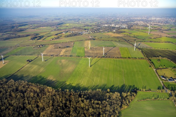 Aerial view, wind turbines Ennigerberg wind turbine, meadows and fields, Heessen district, Hamm, Ruhr area, North Rhine-Westphalia, Germany