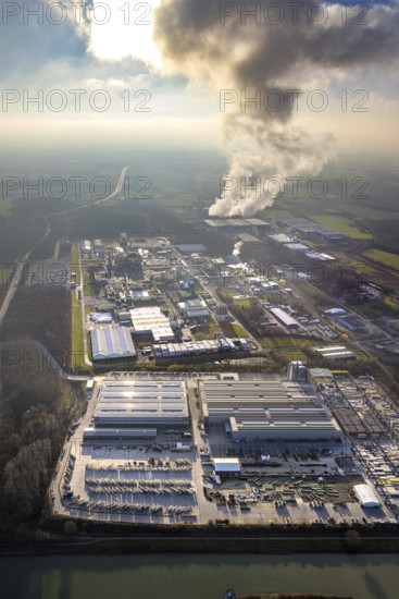 Aerial photo, Trianel Gaskraftwerk Hamm GmbH with smoke clouds, Celanese plant Uentrop, GOLDBECK Betonelemente Hamm GmbH, Uentrop, Hamm, Ruhr area, North Rhine-Westphalia, Germany