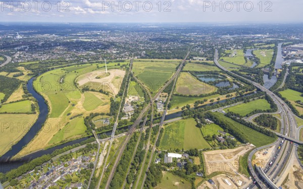 Aerial view, Ruhrbogen with energy park Styrumer Ruhrbogen wind turbine and large Ruhr island, shipping canal and Raffelberg hydroelectric power station, bridge landscape Ruhraue railway tracks and A40 motorway Kaiserberg junction, traces in the landscape, Duissern, Duisburg, Ruhr area, North Rhine-Westphalia, Germany