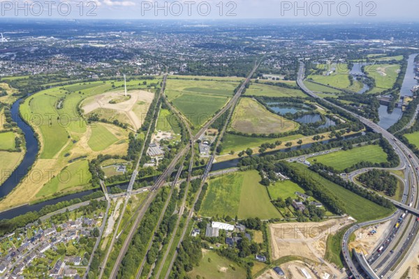 Aerial view, Ruhrbogen with energy park Styrumer Ruhrbogen wind turbine and large Ruhr island, shipping canal and Raffelberg hydroelectric power station, bridge landscape Ruhraue railway tracks and A40 motorway Kaiserberg junction, traces in the landscape, Duissern, Duisburg, Ruhr area, North Rhine-Westphalia, Germany