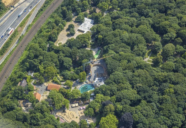Aerial view, Duisburg Zoo, sea lion enclosure and construction site with modernisation and extension, construction crane, playground, Duissern, Duisburg, Ruhr area, North Rhine-Westphalia, Germany