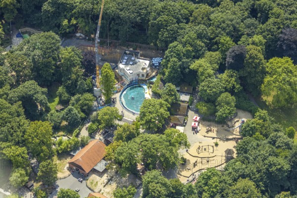 Aerial view, Duisburg Zoo, sea lion enclosure and construction site with modernisation and extension, construction crane, playground, Duissern, Duisburg, Ruhr area, North Rhine-Westphalia, Germany