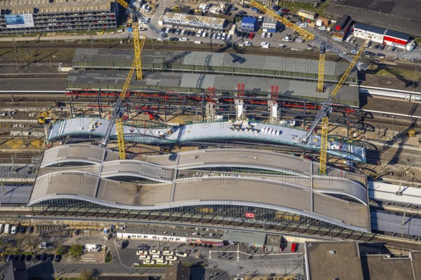 Aerial view, main station Hbf major construction site with new track hall and station forecourt east, construction work on station roof (Die Welle), Dellviertel, Duisburg, Ruhr area, North Rhine-Westphalia, Germany