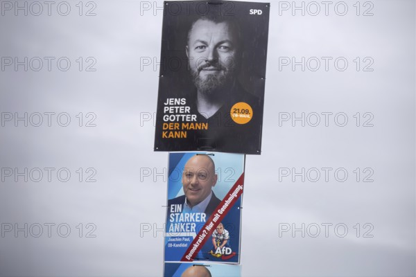 Election posters for the mayoral election in Ludwigshafen: Jens Peter Gotter (SPD) at the top, below the poster of the excluded candidate Joachim Paul (AfD)