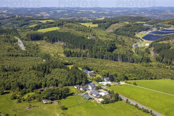 Aerial view, farm and housing estate Neuenwald, federal road B55 corner Neuenwald, forest area with forest damage, Oberveischede, Olpe, Sauerland, North Rhine-Westphalia, Germany