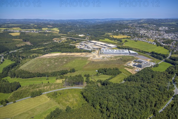 Aerial view, Konrad-Zuse-Straße industrial estate with construction site, Olpe district hazard prevention centre (GAZ), construction site and new building, Am Bratzkopf, A45 motorway bridge, Dahl, Olpe, Sauerland, North Rhine-Westphalia, Germany