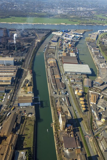 Aerial view, Neuenkamp parallel harbour and outer harbour, river Rhine, HTB Heavylift Terminal Duisburg heavy-duty crane, Hochfeld, Duisburg, Ruhr area, North Rhine-Westphalia, Germany