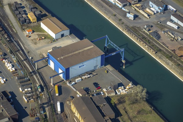 Aerial view, Neuenkamp parallel harbour and outer harbour, HTB Heavylift Terminal Duisburg heavy-duty crane, Hochfeld, Duisburg, Ruhr area, North Rhine-Westphalia, Germany
