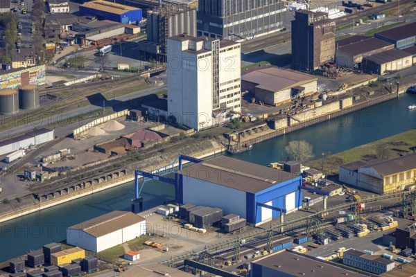 Aerial view, Neuenkamp parallel harbour and outer harbour, HTB Heavylift Terminal Duisburg heavy-duty crane, C. stony path Logistikdienst, Hochfeld, Duisburg, Ruhr area, North Rhine-Westphalia, Germany