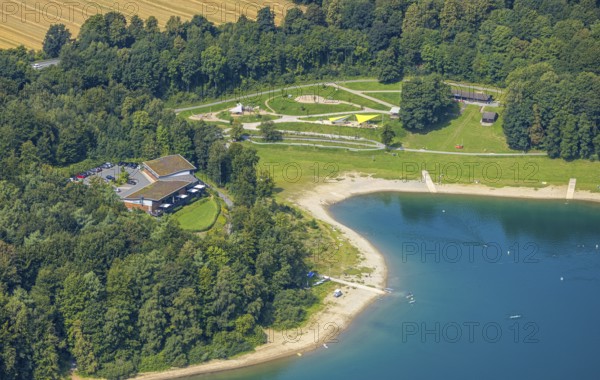 Aerial view, H1 am See Restaurant with green roof, sandy beach and adventure playground Piraten Bucht Hennesee, Berghausen, Meschede, Sauerland, North Rhine-Westphalia, Germany, outdoor catering, café, DE, food and drink, Europe, inn, Hennetalsperre, aerial view, aerial photography, aerial photography, restaurant, Ruhr area, sunshades, playground, overview, bird's-eye view, overview