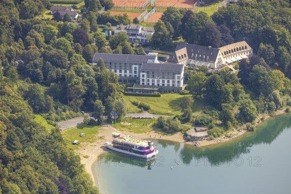 Aerial view, excursion boat Hennesee at the beach Berghauser Bucht, Welcome Hotel Meschede/Hennesee, Berghausen, Meschede, Sauerland, North Rhine-Westphalia, Germany, DE, Europe, inn, restaurant, gastronomy, Hennetalsperre, hotel, hotel complex, hotel business, aerial photograph, aerial photography, aerial photography, Ruhr area, sandy beach, ship, overview, bird's-eye view, overview