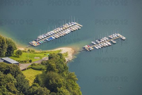 Aerial view, boat landing stage on the Hennesee, Segel-Club Hennesee e.V. Meschede, Berghauser Bucht, Berghausen, Meschede, Sauerland, North Rhine-Westphalia, Germany, DE, Europe, Hennetalsperre, aerial view, aerial photography, aerial photography, Ruhr area, sailing boat, overview, bird's-eye view, overview